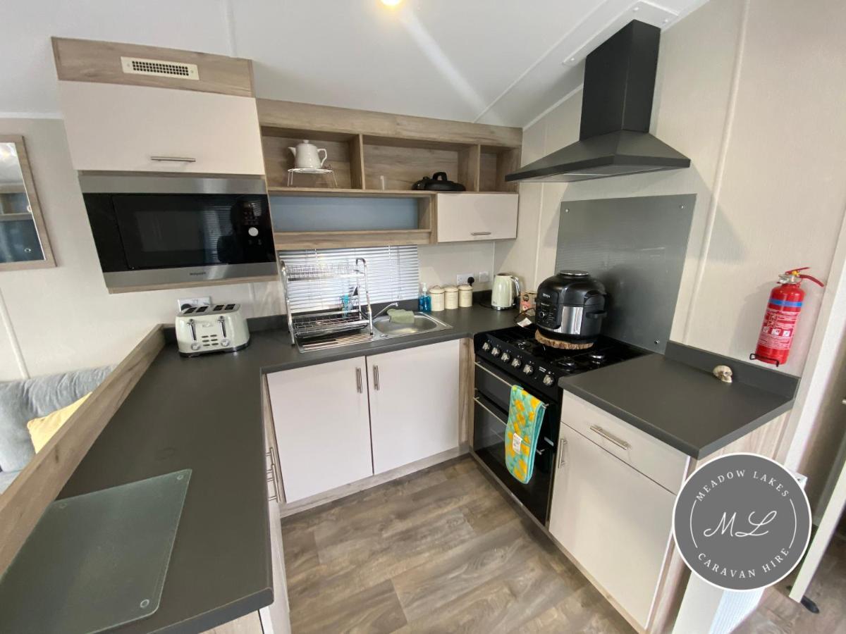 Meadow View 171 - Golden Palm - Central Heating, Wifi, Pet Friendly, Bed Linen - Meadow Lakes Caravan & Lodge Hire Чапел-Сент-Леонардс Экстерьер фото